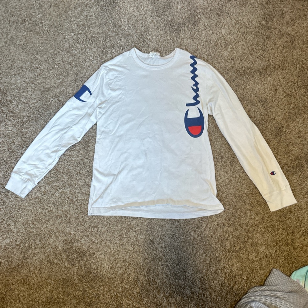 Medium long sleeved Champion shirt